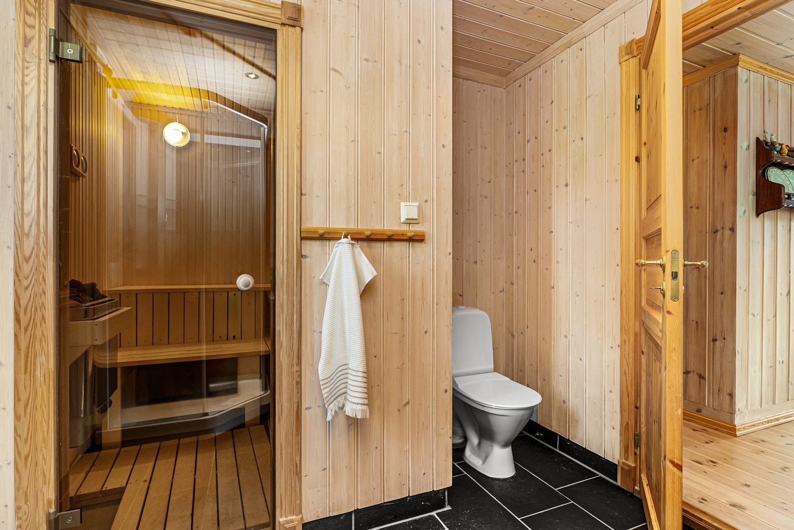 På baderommet er det også badstue, perfekt for kjølige dager på vinterhalvåret! Galleribilde