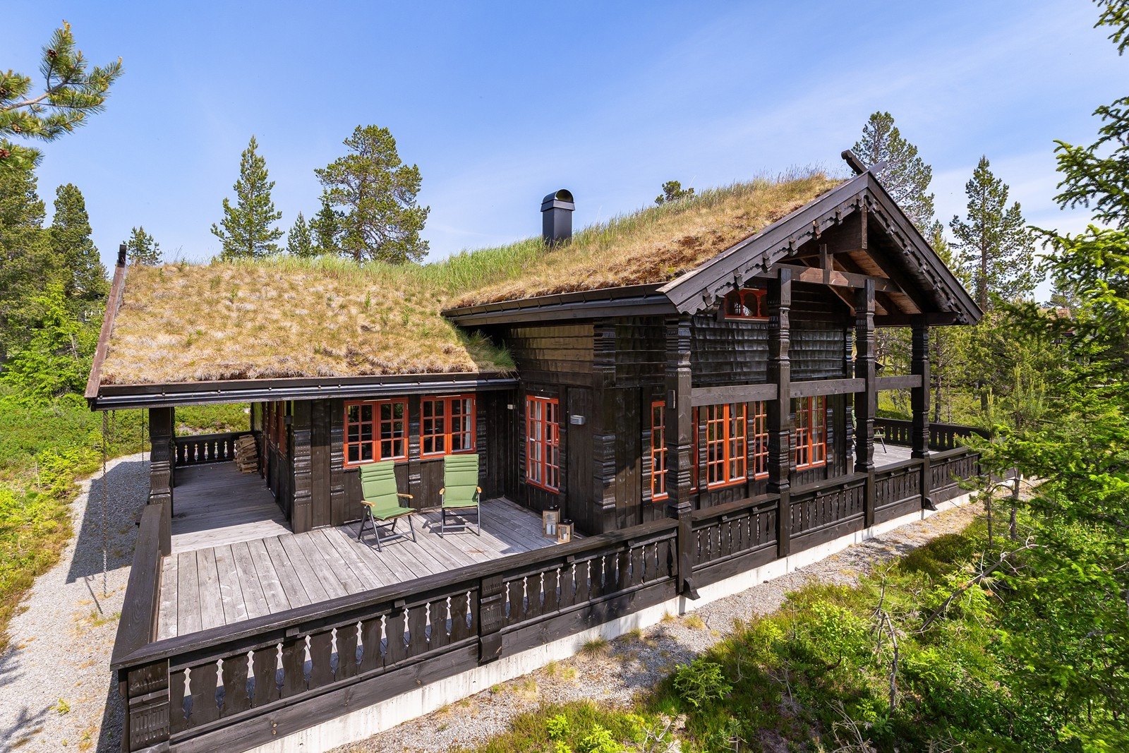 Terassen er av god størrelse, og har svært gode solforhold.
Helt ypperlig for å nyte sene sommerkvelder med venner og familie. Galleribilde