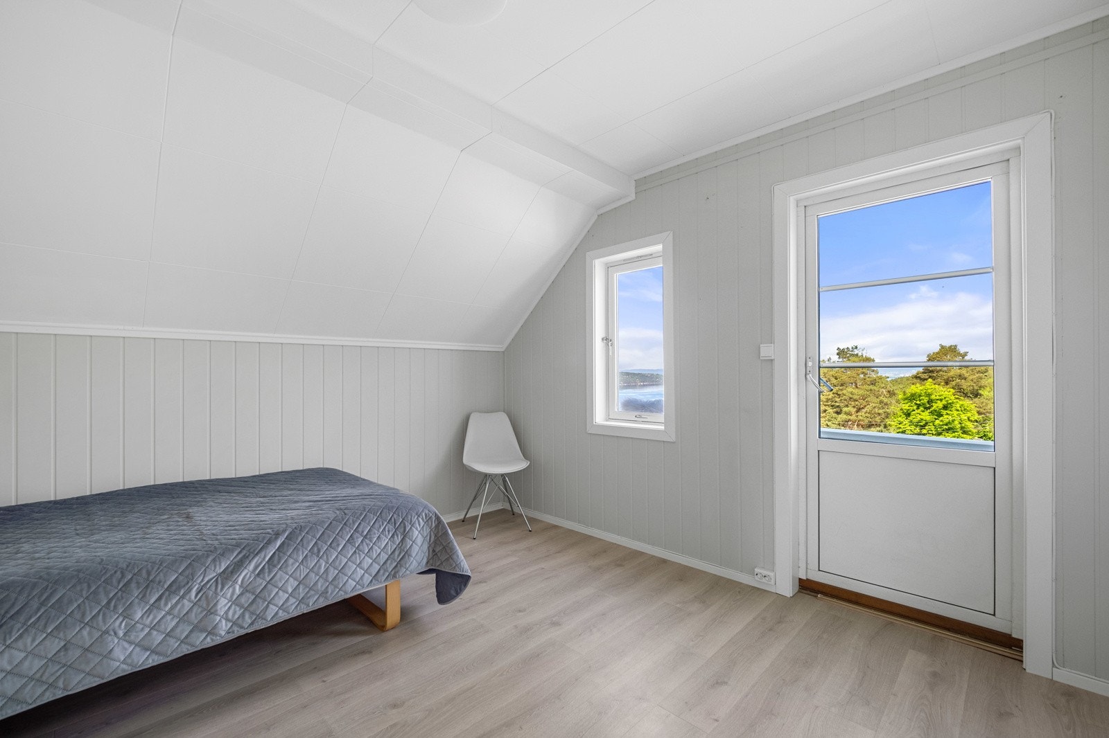 Fra soverommet er det utgang til en nordvendt balkong med optimale utsiktsforhold. Galleribilde