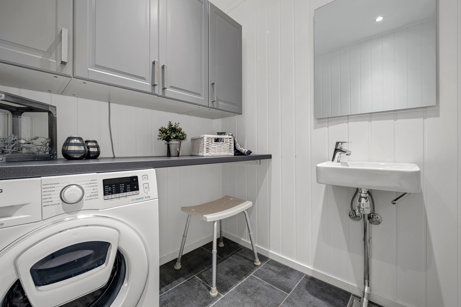 Vaskerommet har inngang fra trapperommet i første etasje. Galleribilde