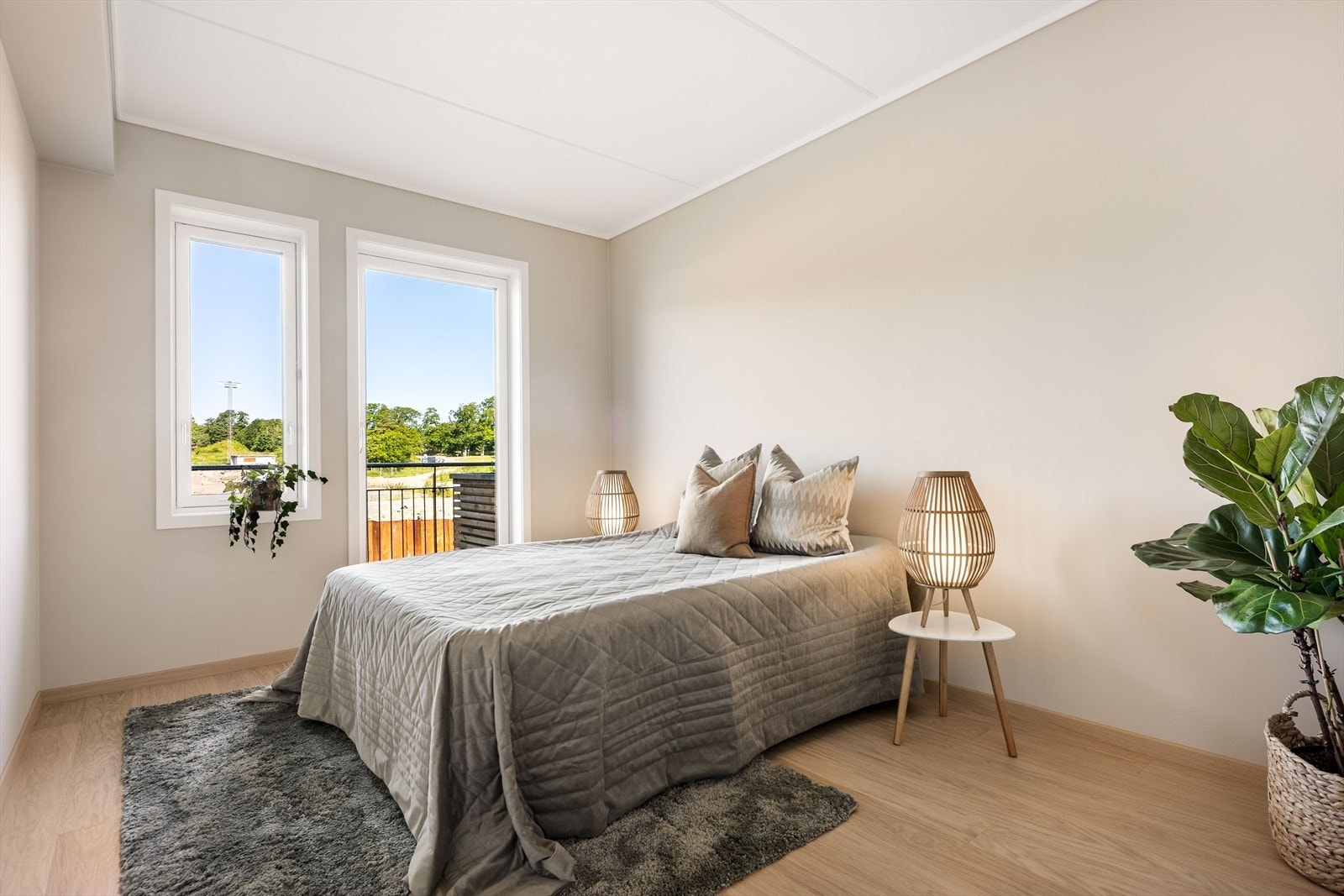 Romslig hovedsoverom med garderobeplass Galleribilde