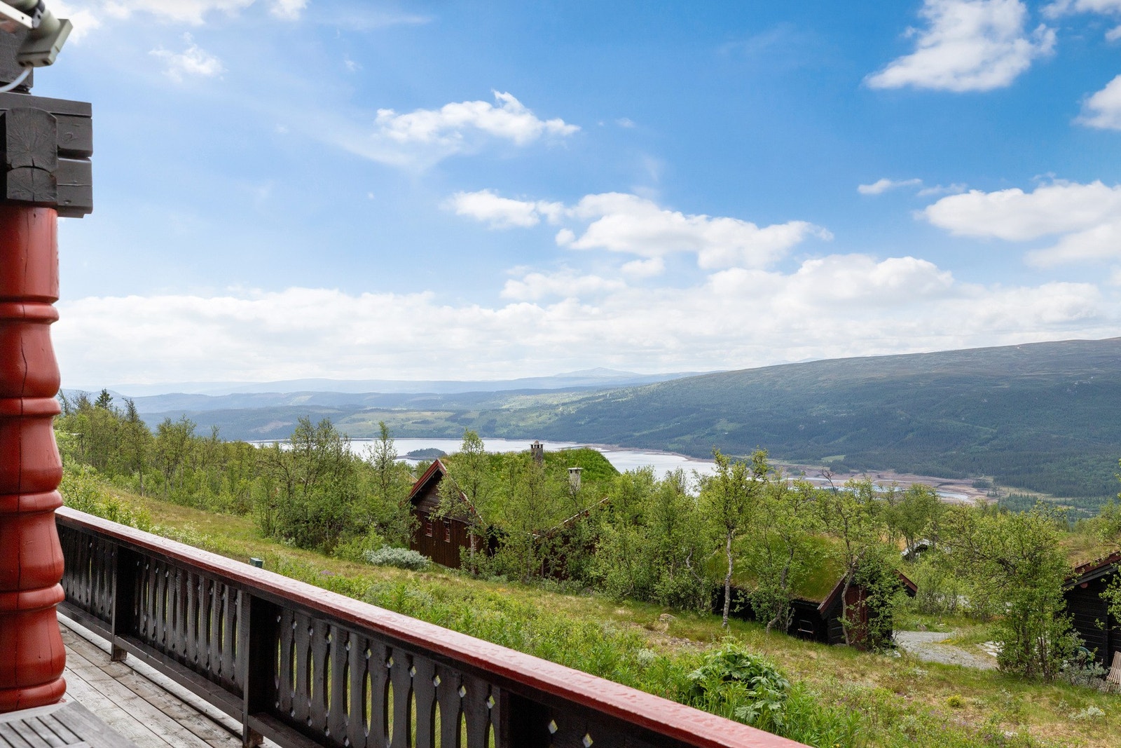 Velkommen til Stakkstøvegen 41. Eiendommen ligger sydvest-vendt med meget gode solforhold Galleribilde