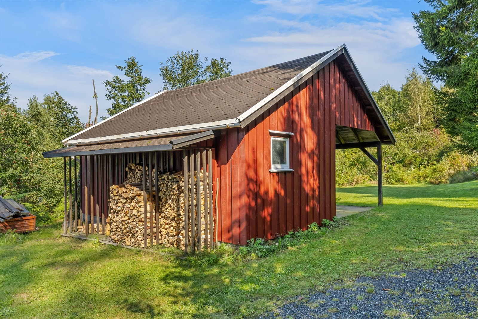 Carport med bod Galleribilde