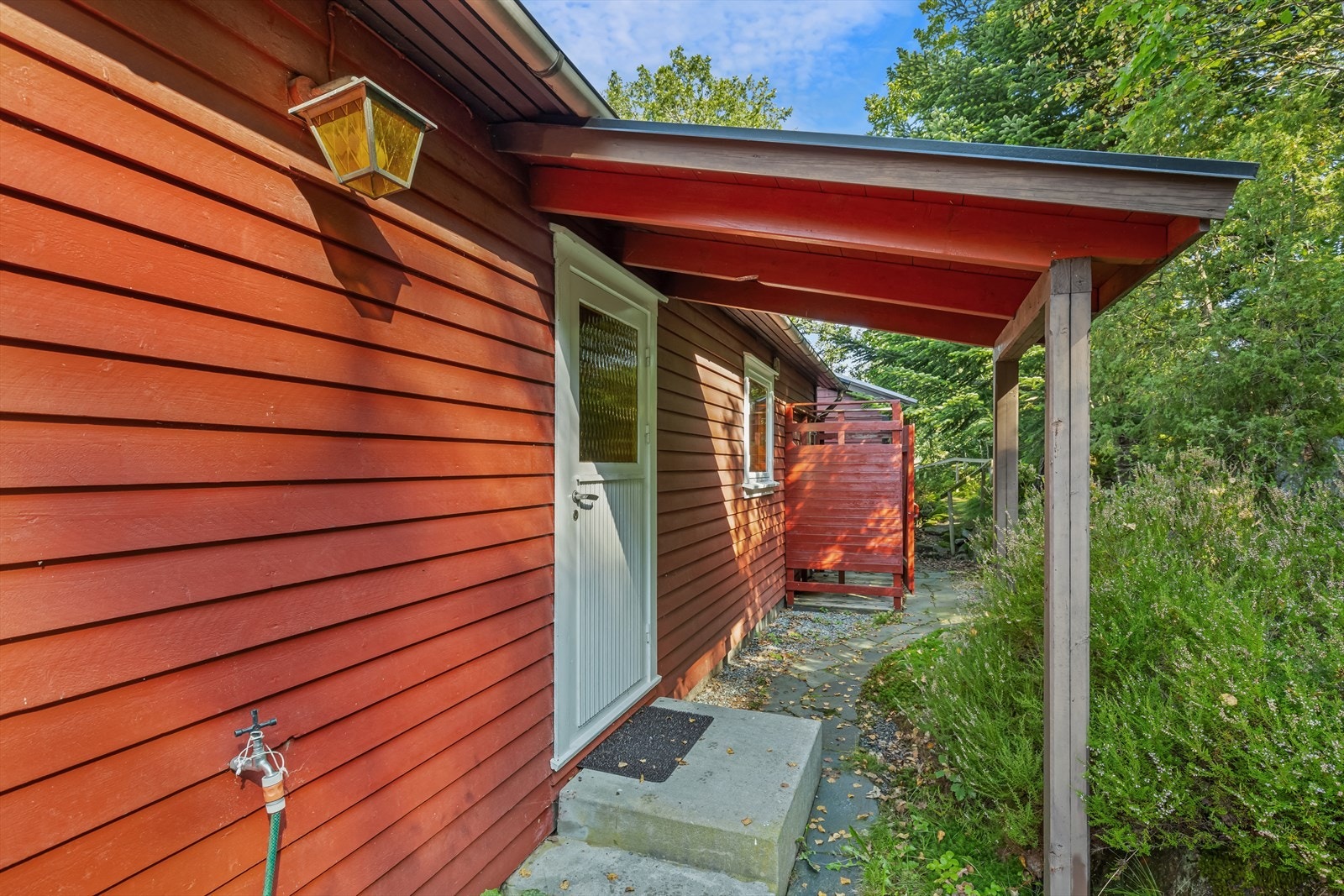 Inngangsparti med overbygd tak Galleribilde