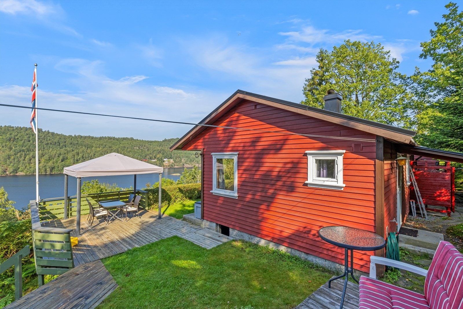 Flott beliggende hytte med nydelig utsikt over Kvastadkilen Galleribilde