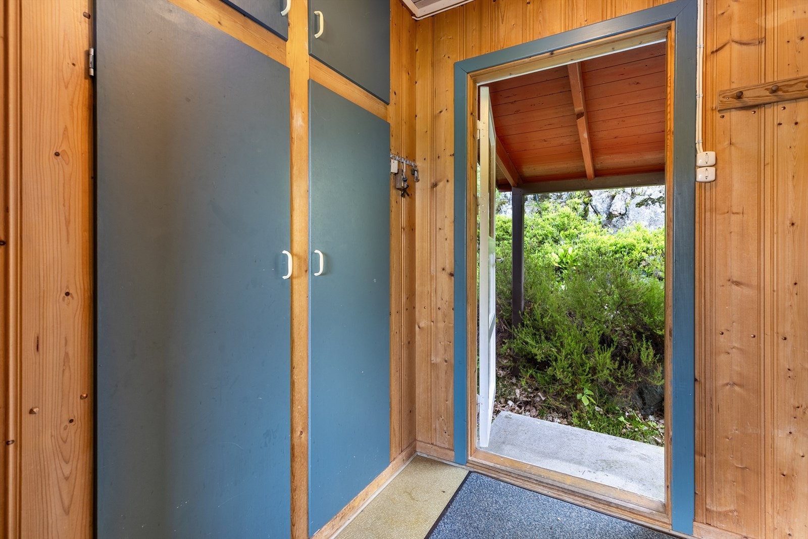 Gang med skap Galleribilde