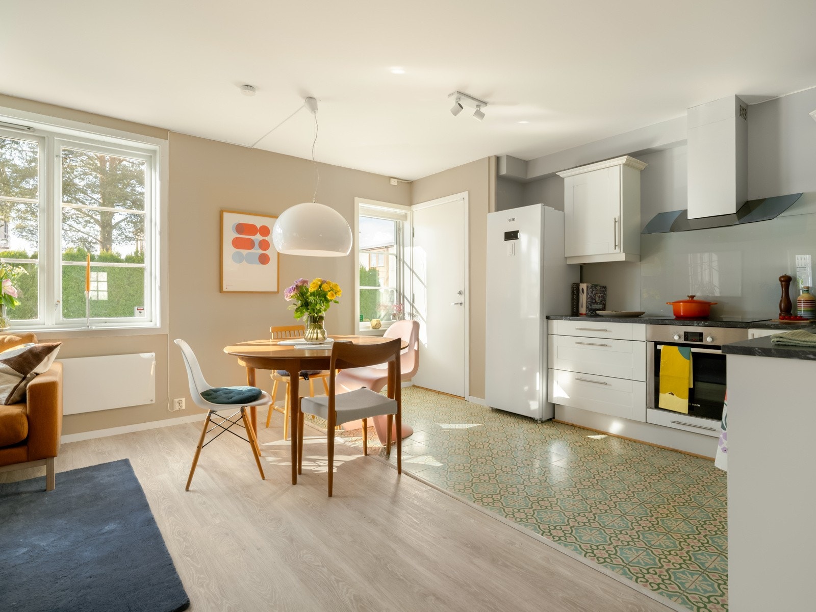 Kjøkkenet fikk flott, nytt kjøkkengulv i 2021. Galleribilde