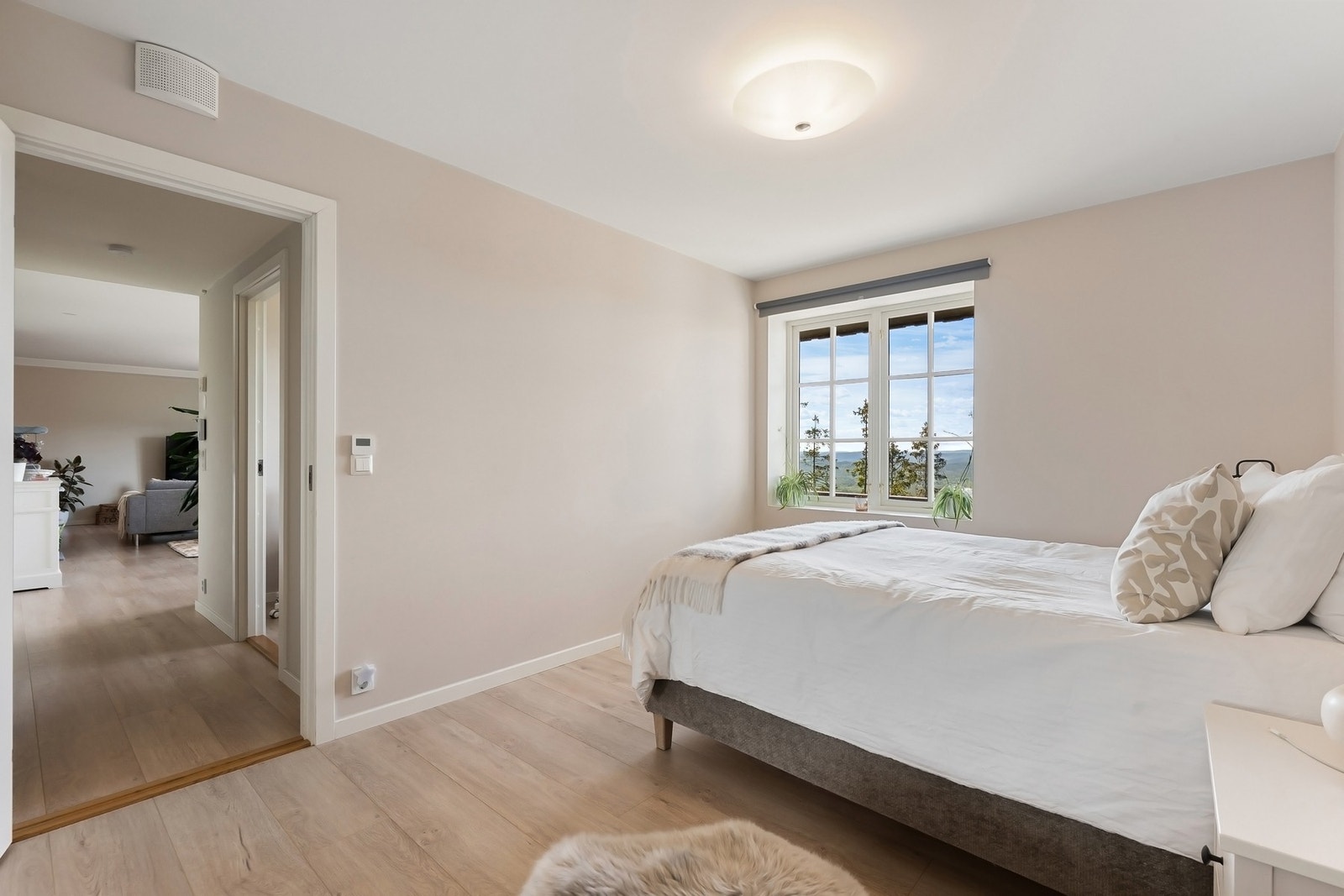 Det er tilgang til 2 soverom i u.etasjen. Galleribilde