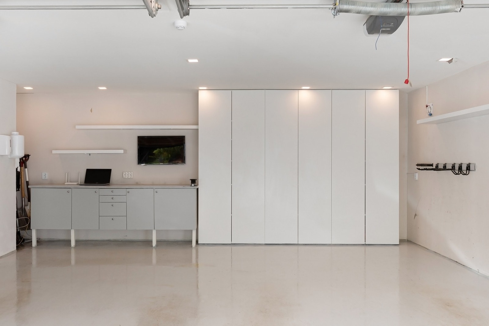 God plass til oppbevaring i garasjen. Galleribilde