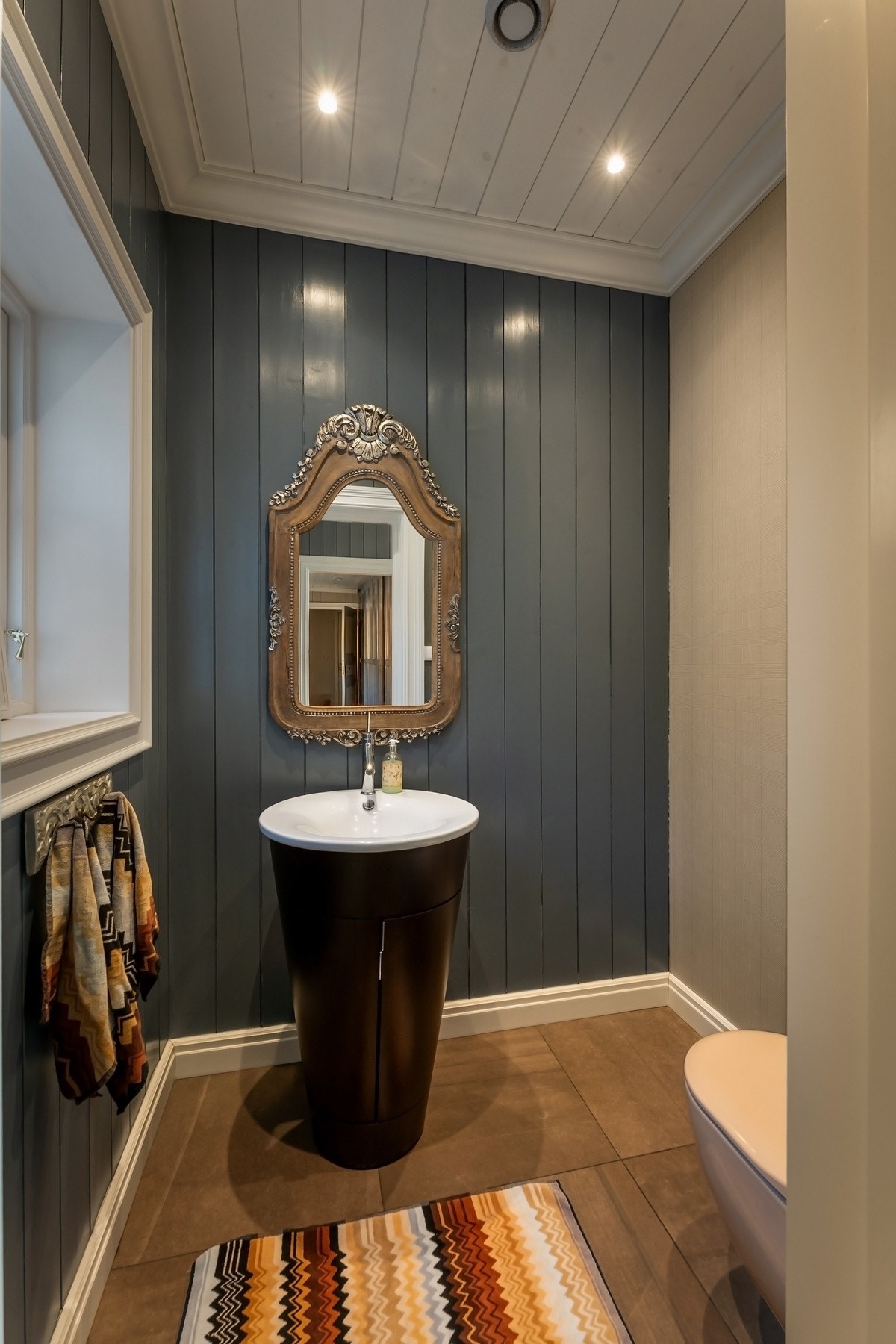 Separat toalett 1.etasje. Galleribilde