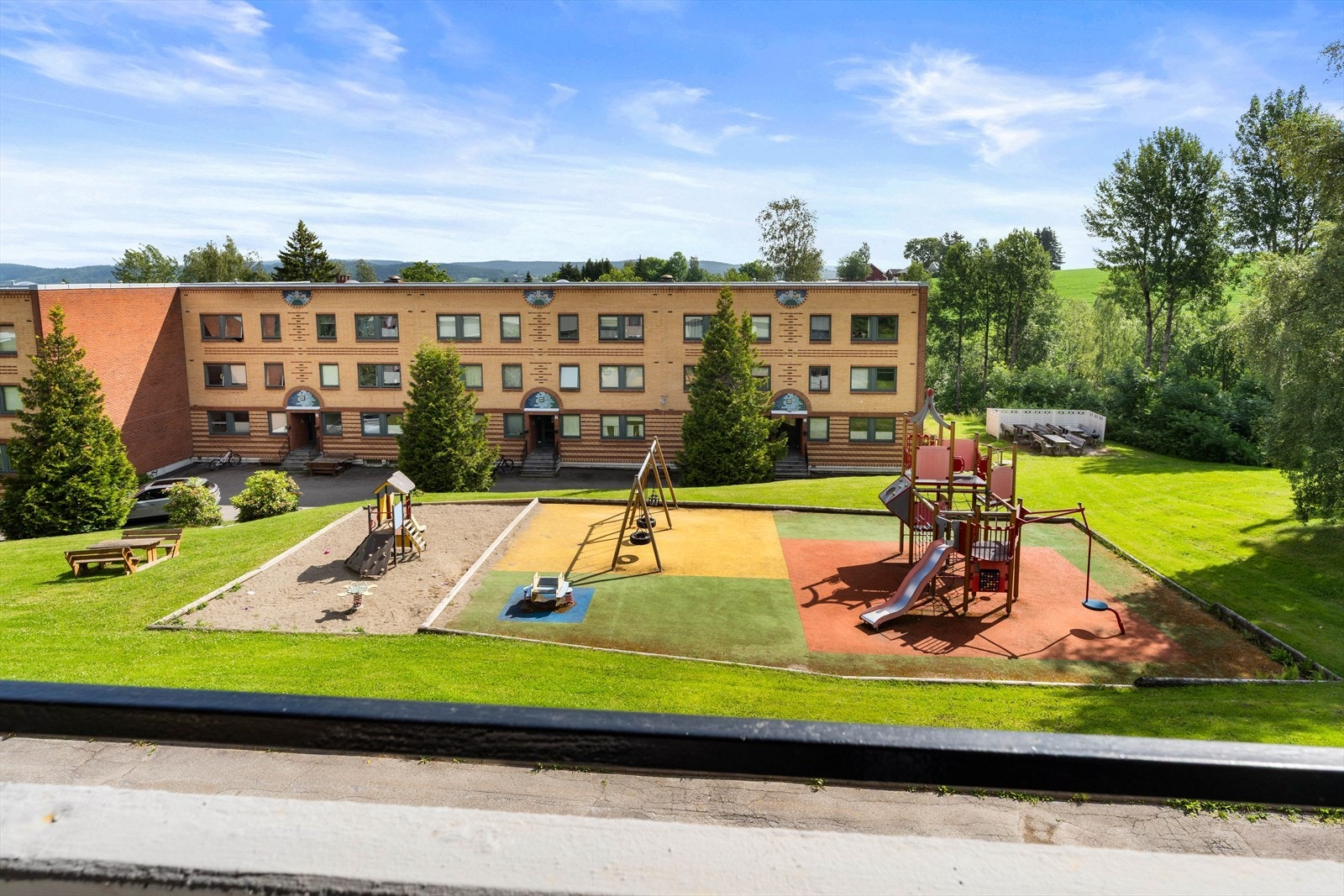 Barnevennlig boligområde med pent opparbeidet uteområde! Galleribilde