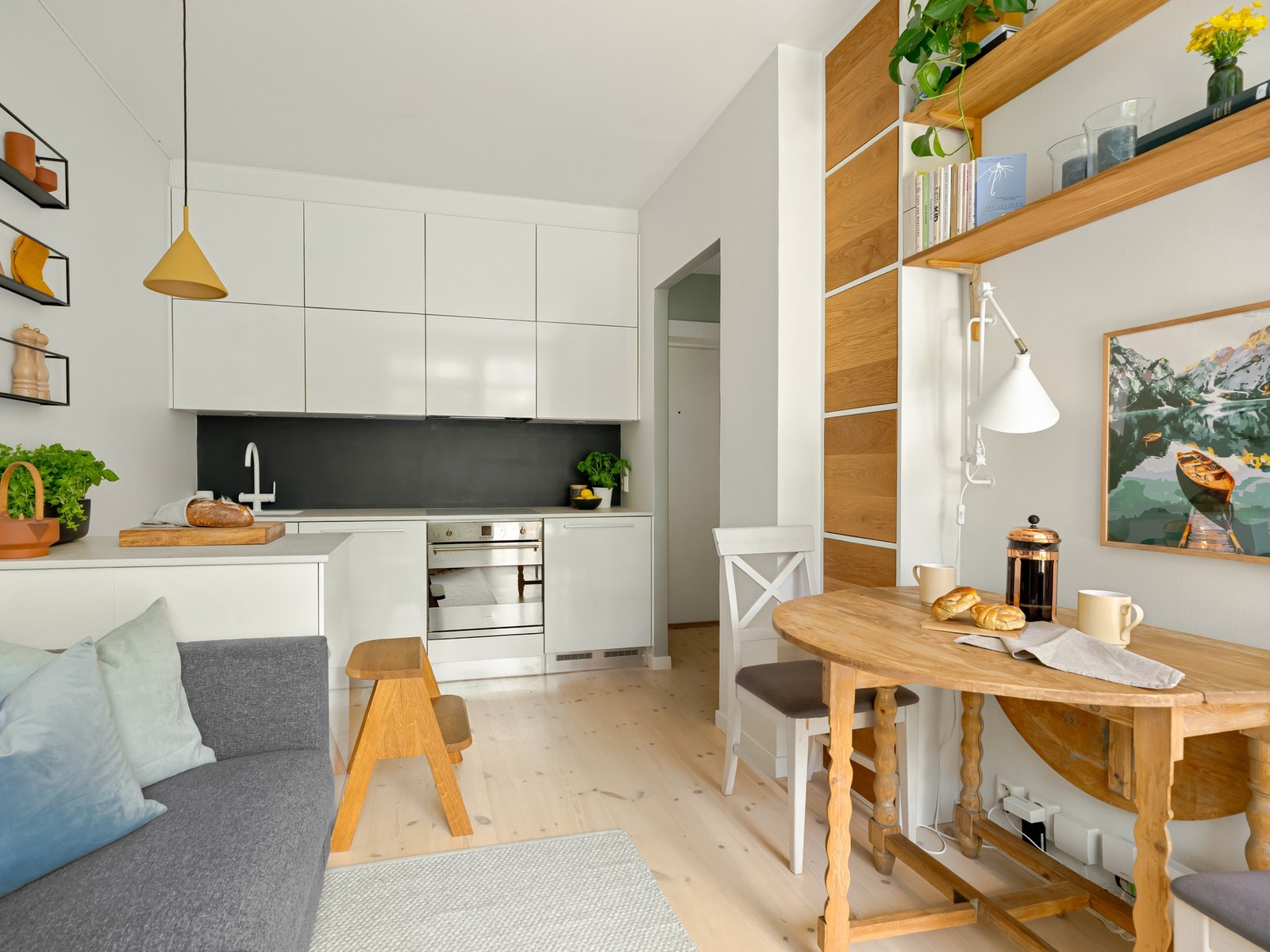 Med uteplassen følger det også med en skikkelig fin leilighet. Denne kommer vi tilbake til. Galleribilde