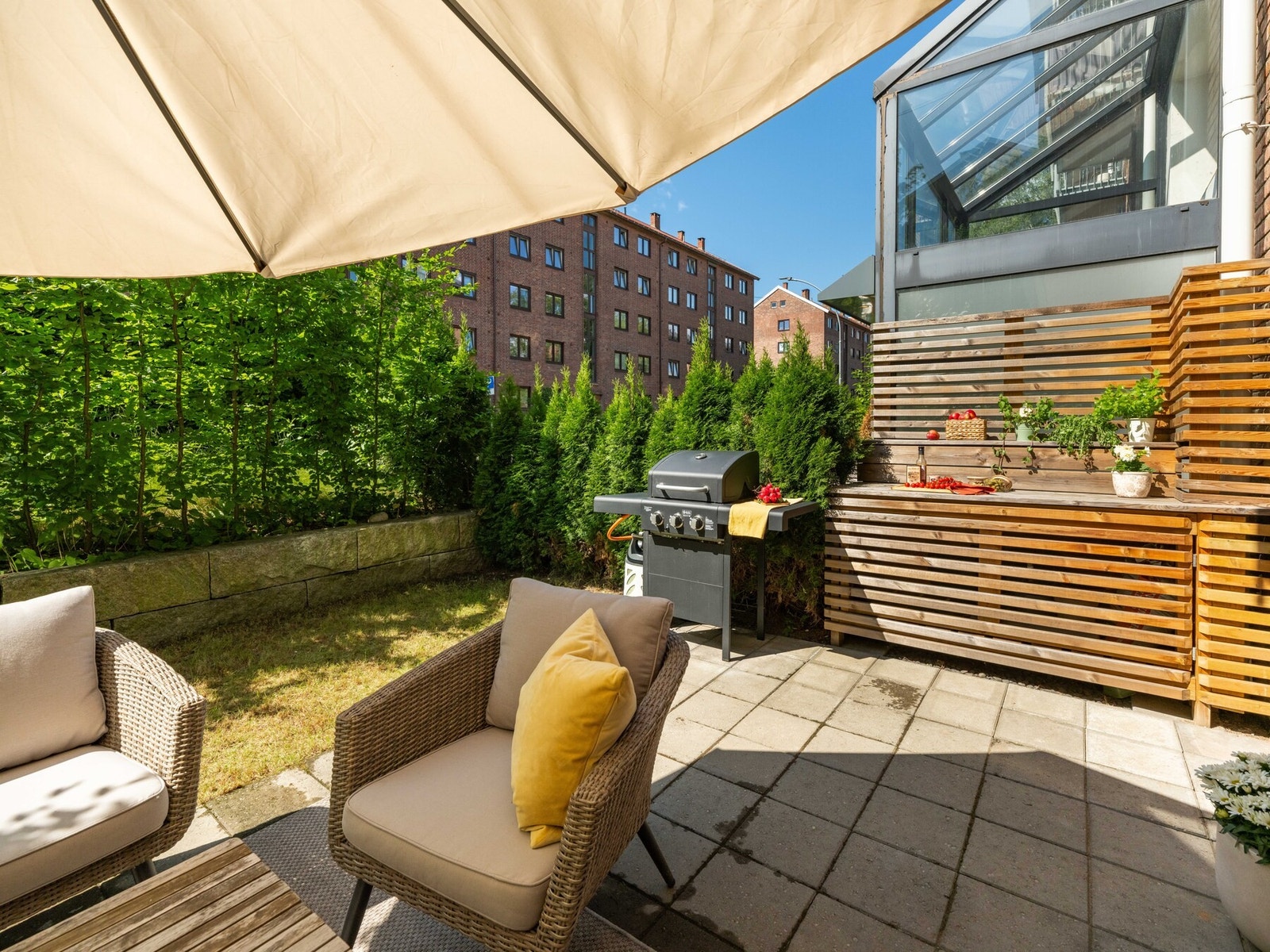 Leiligheten er beliggende i en rolig blindvei i idylliske omgivelser. Galleribilde