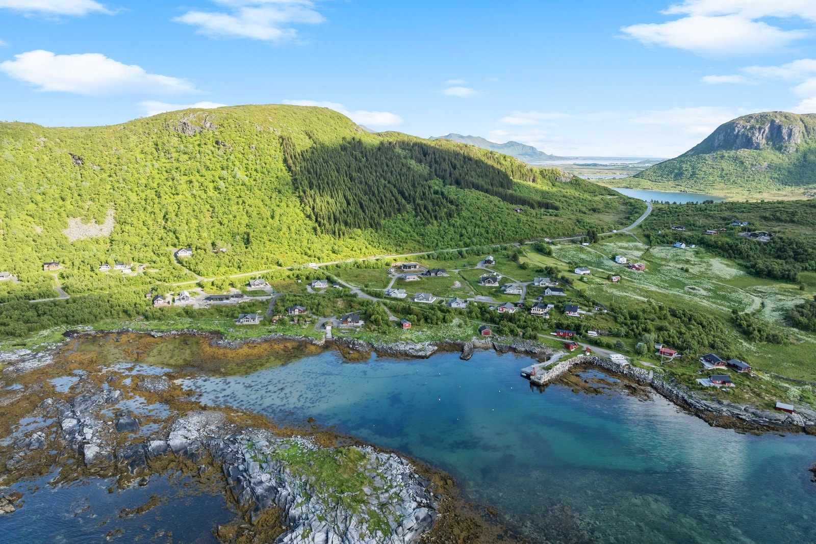Vakkert landskap. Nærområdet er et eldorado for deg som er glad i turer eller fiske. Galleribilde