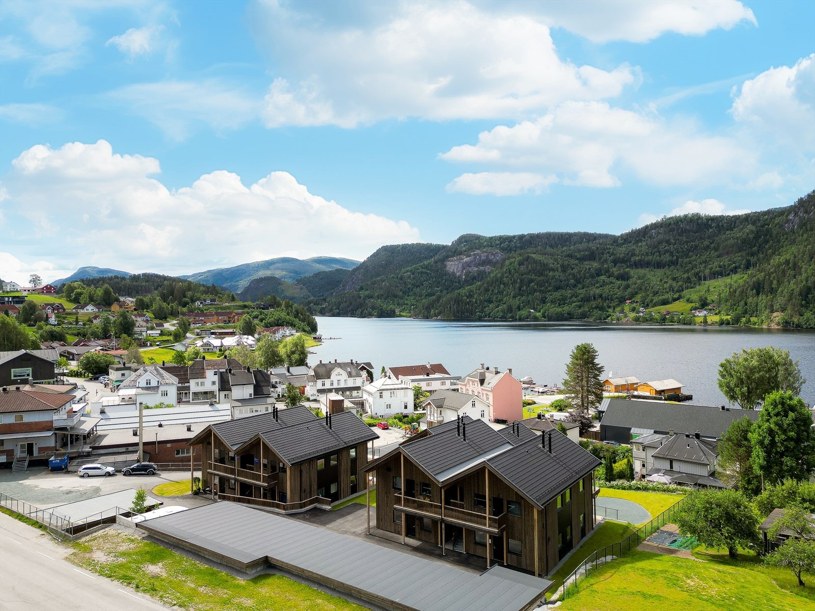 Leilighetene i Grønlihagen ligger flott til og supersentralt til i Kviteseid sentrum Galleribilde