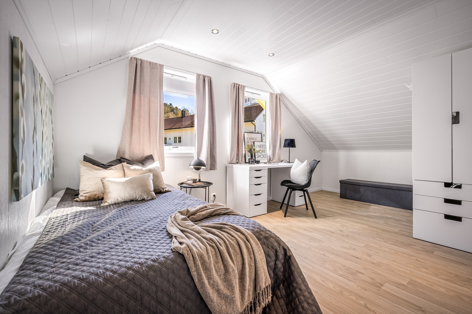 - Det andre soverommet har også plass til ønsket møblering og garderobeskap - Galleribilde