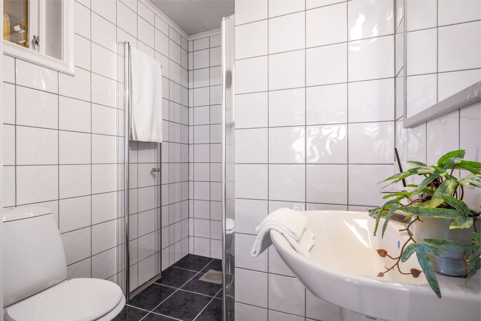 - Soverommet har direkte tilgang til bad - Galleribilde