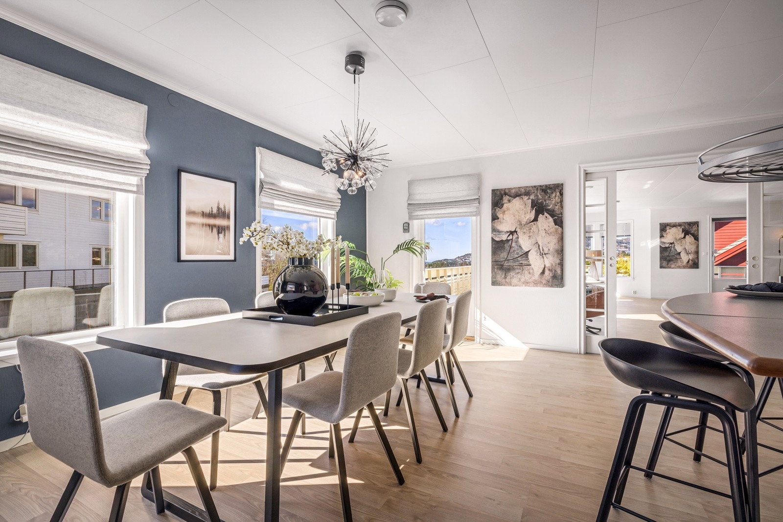 - Du har også utgang til terrassen fra kjøkkenet - Galleribilde