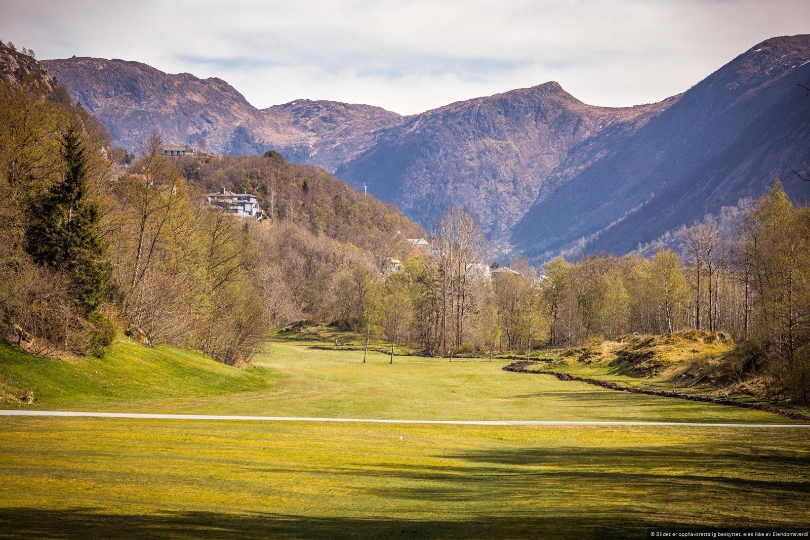 - Fra Glasskaråsen er det blant annet umiddelbar nærhet til Bergen Golfklubb - Galleribilde