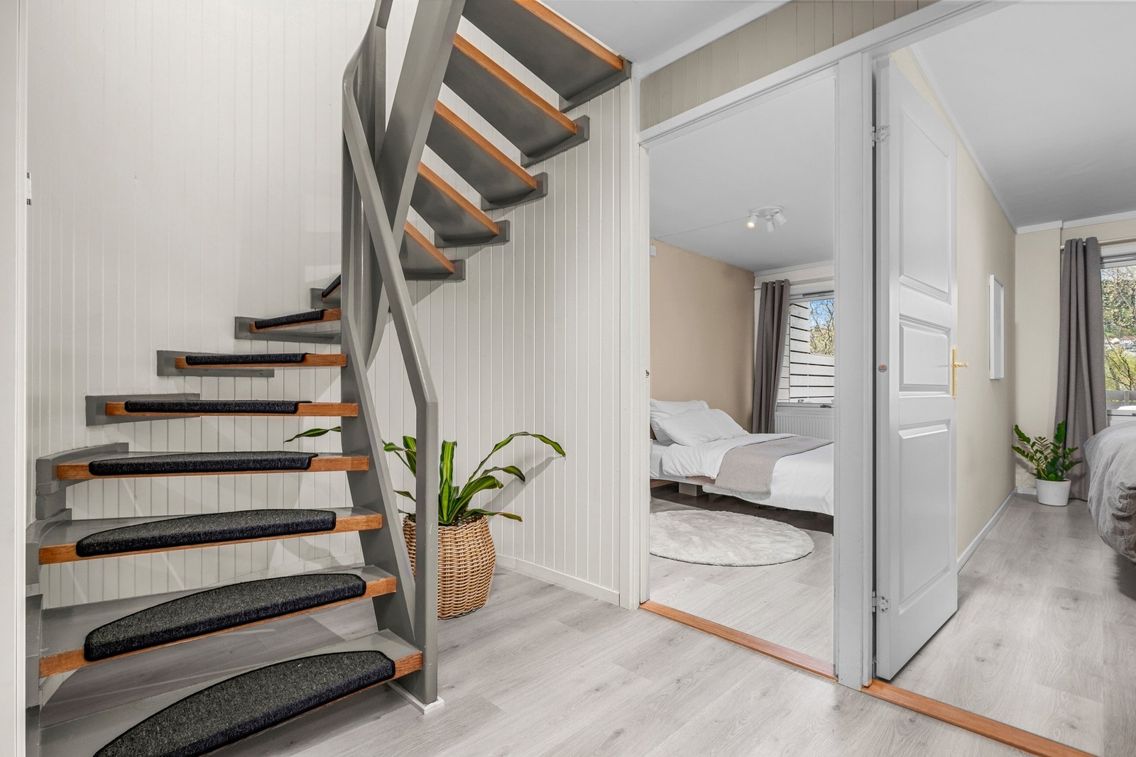 Leiligheten strekker seg over 2 etasjer. Galleribilde