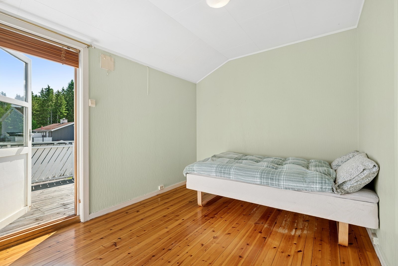 Soverom II med utgang til østvendt veranda Galleribilde