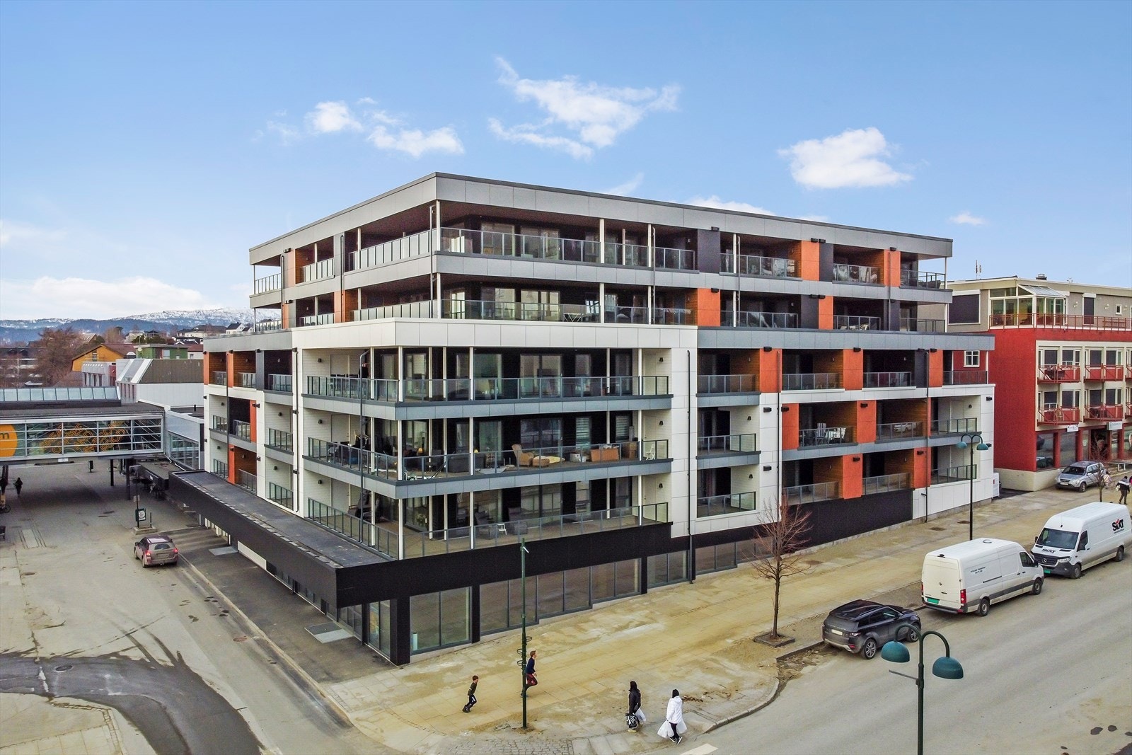 Bygget ble ferdigstilt i 2023 og passer utmerket for deg som ønsker å bo behagelig, lettvint og sentralt. Velkommen til en hyggelig visning! Galleribilde