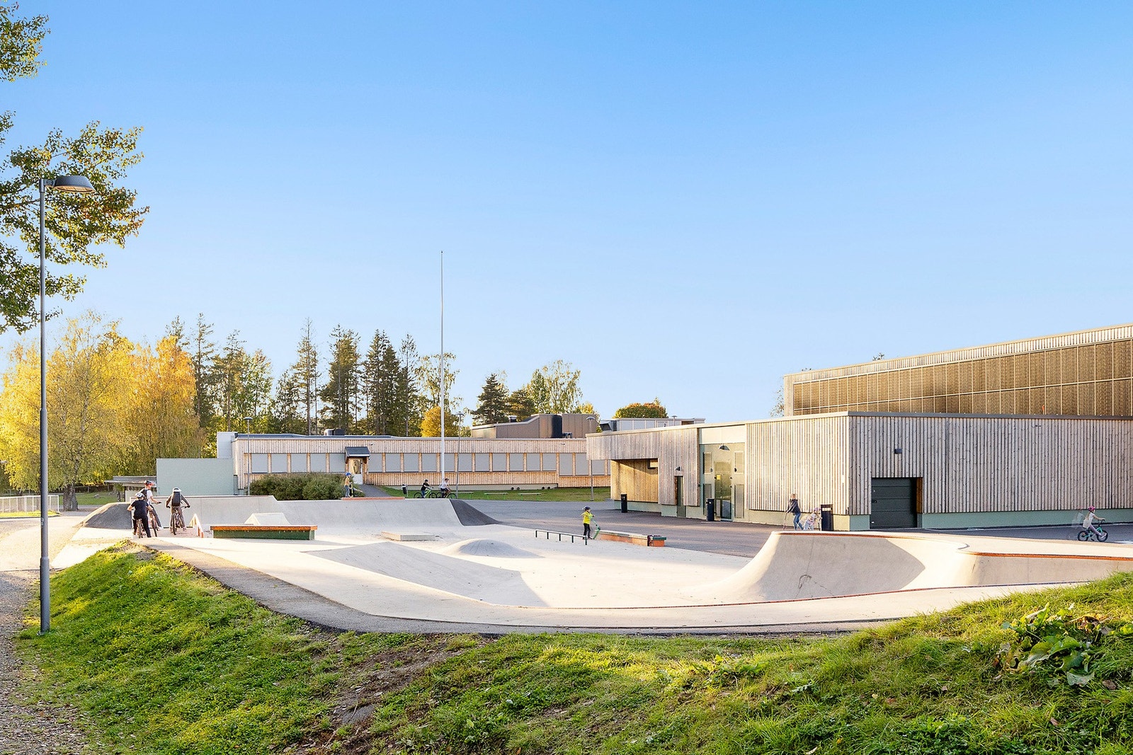 Det er også egen BMX-bane og skatepark ved skolen. Galleribilde