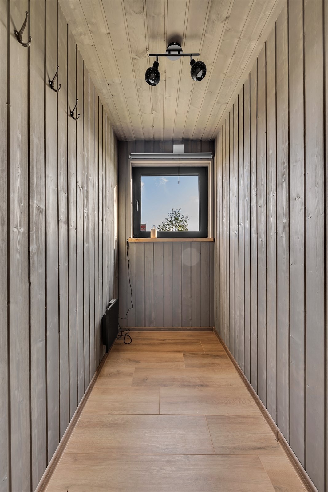 Romslig innvendig bod. Galleribilde