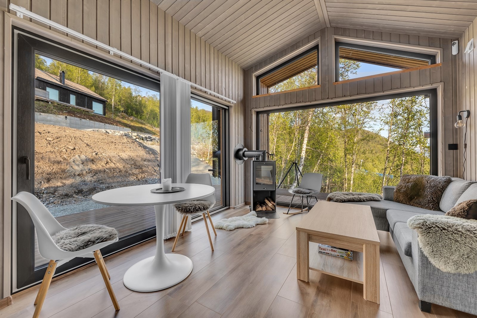 Nyere hytte oppført i 22/23. Galleribilde