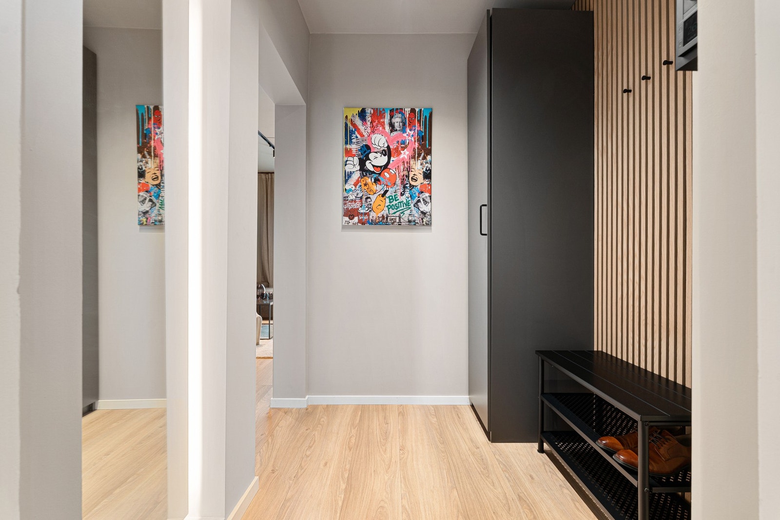 Romslig og stilfull entre. Galleribilde