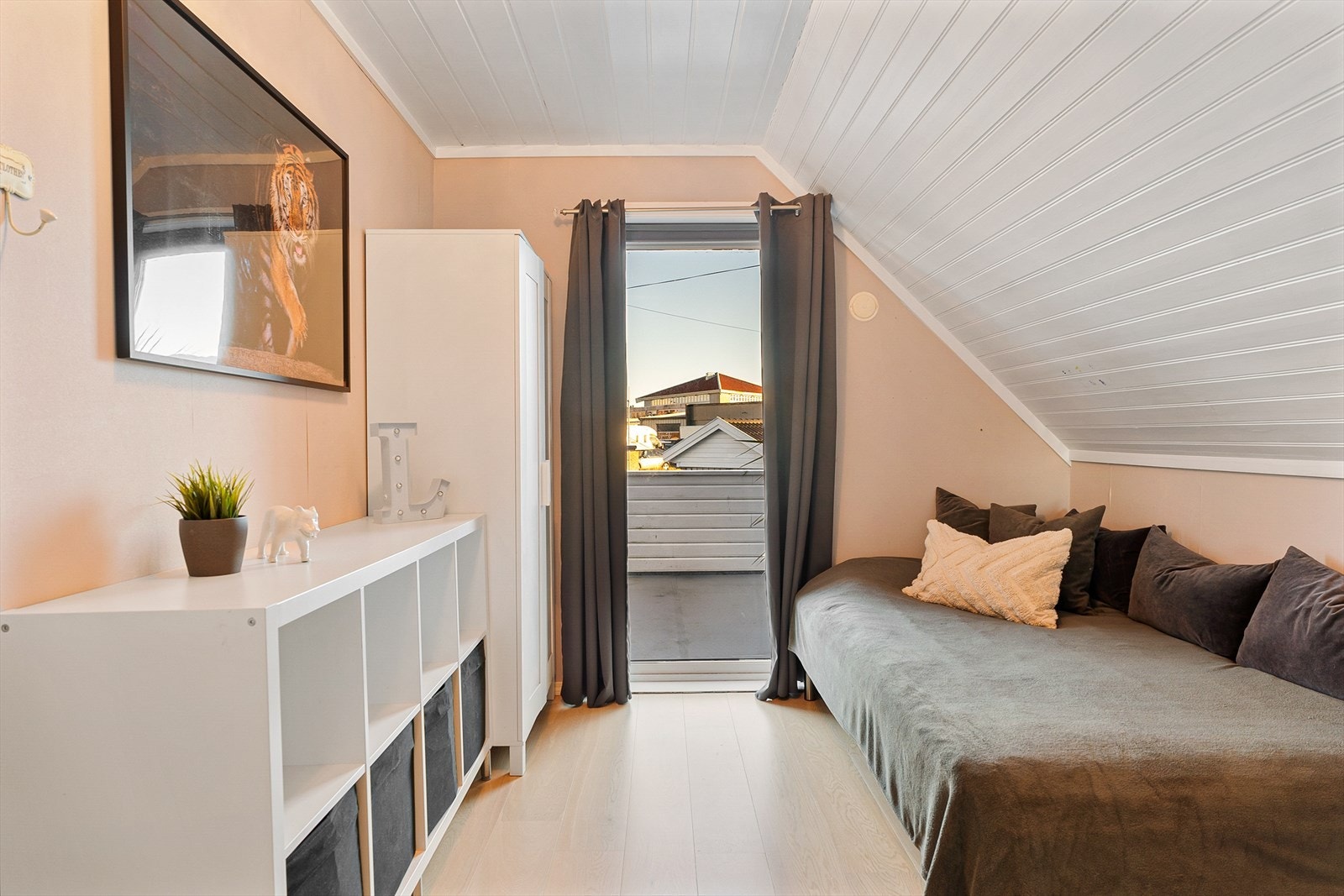 Soverom 4 i 2.etg med utgang til terrasse Galleribilde