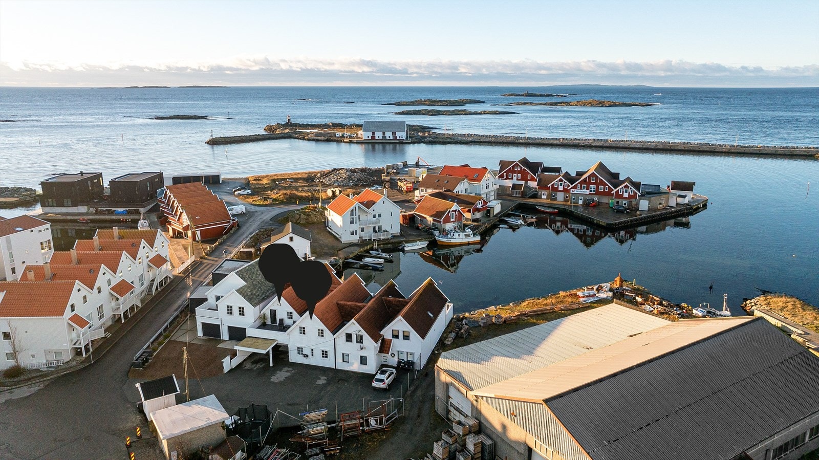 Attraktiv beliggenhet til sjø med ca 12 meter sjølinje/brygge Galleribilde