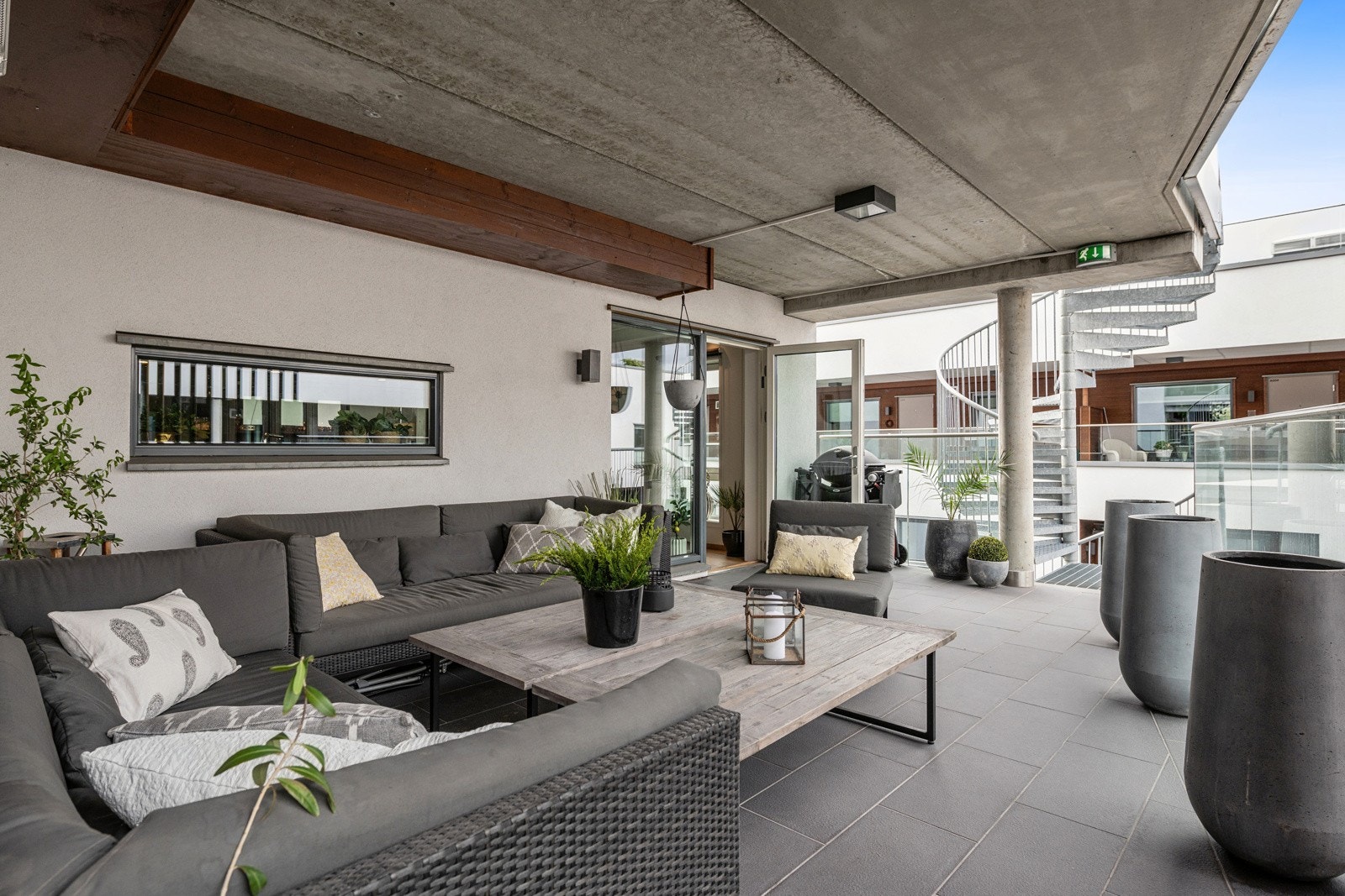 Terrasse i tilknytning til spisestue/kjøkken. Galleribilde