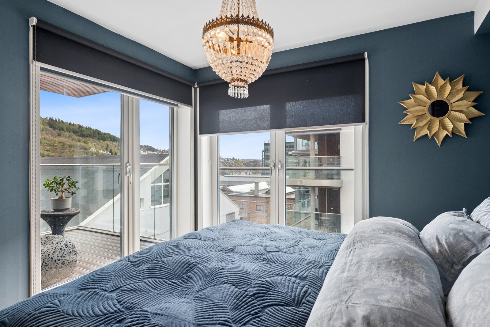 Hovedsoverom med eget bad, garderoberom og egen balkong. Galleribilde