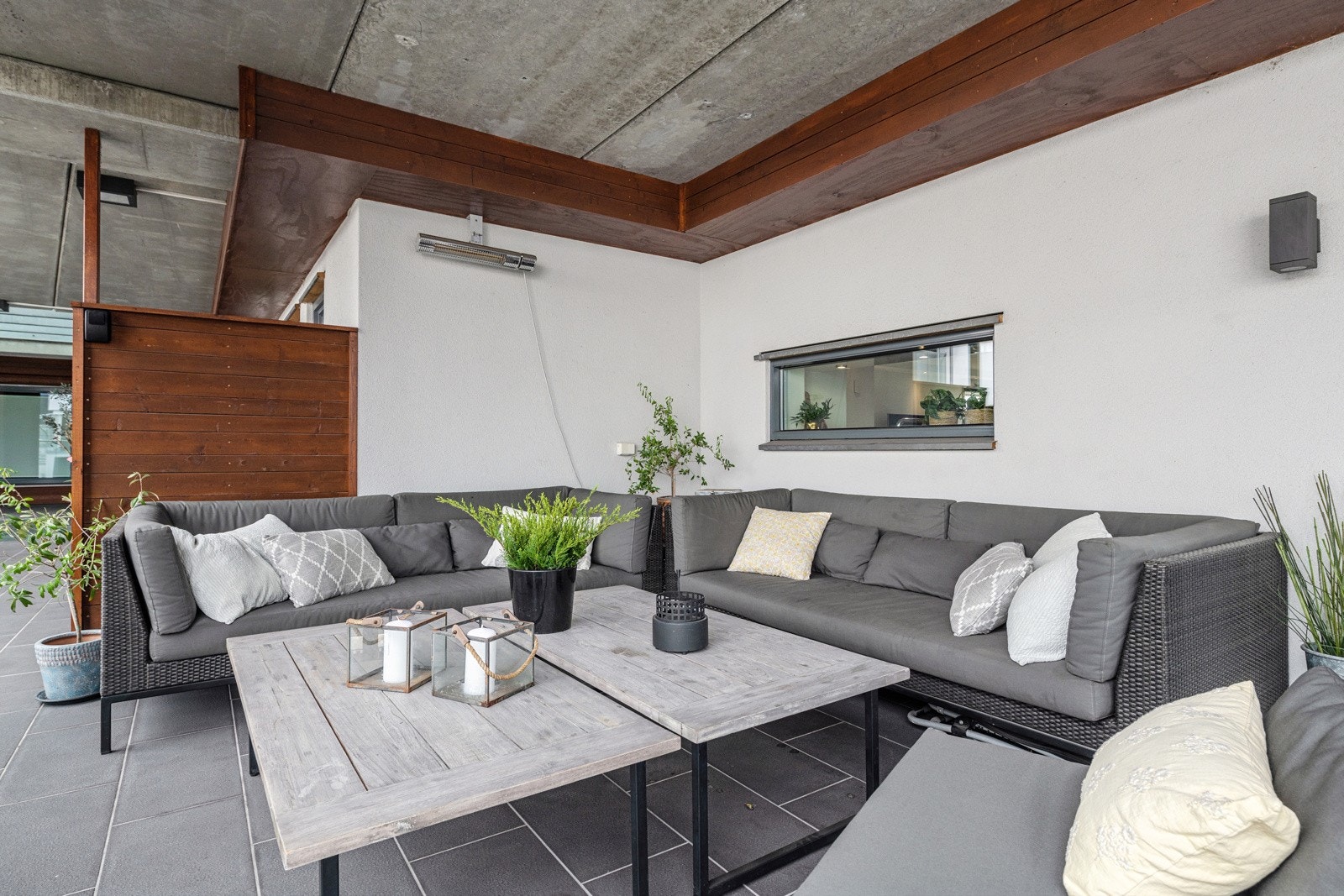Terrasse i tilknytning til spisestue/kjøkken. Galleribilde