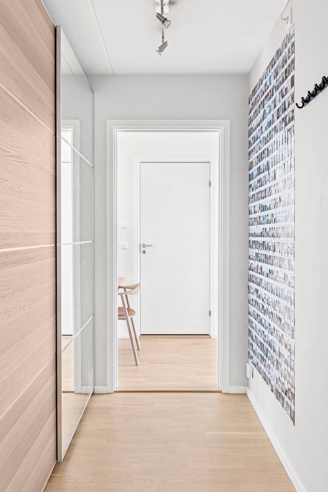 En lys og tiltalende entré ønsker deg velkommen inn. Galleribilde