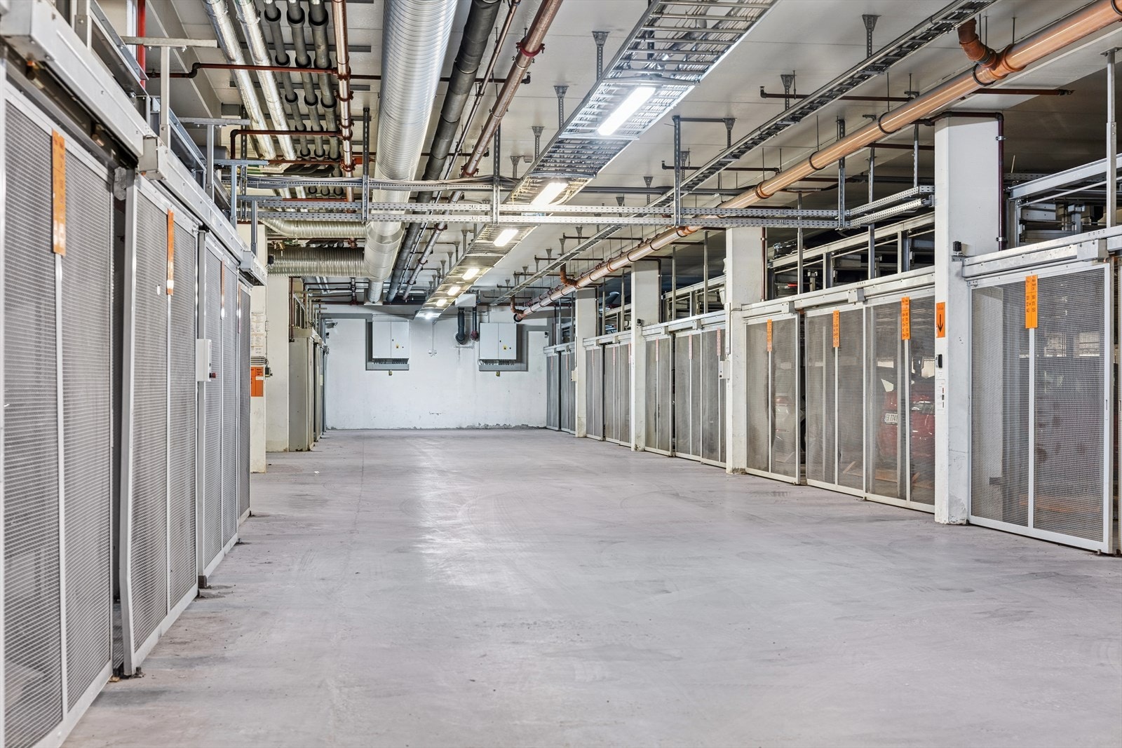 Opsjon på garasjeplass med lader. Garasjeplassen ligger i et felles, oppvarmet anlegg med praktisk heisadkomst, slik at du kan gå tørrskodd inn i leiligheten. Galleribilde