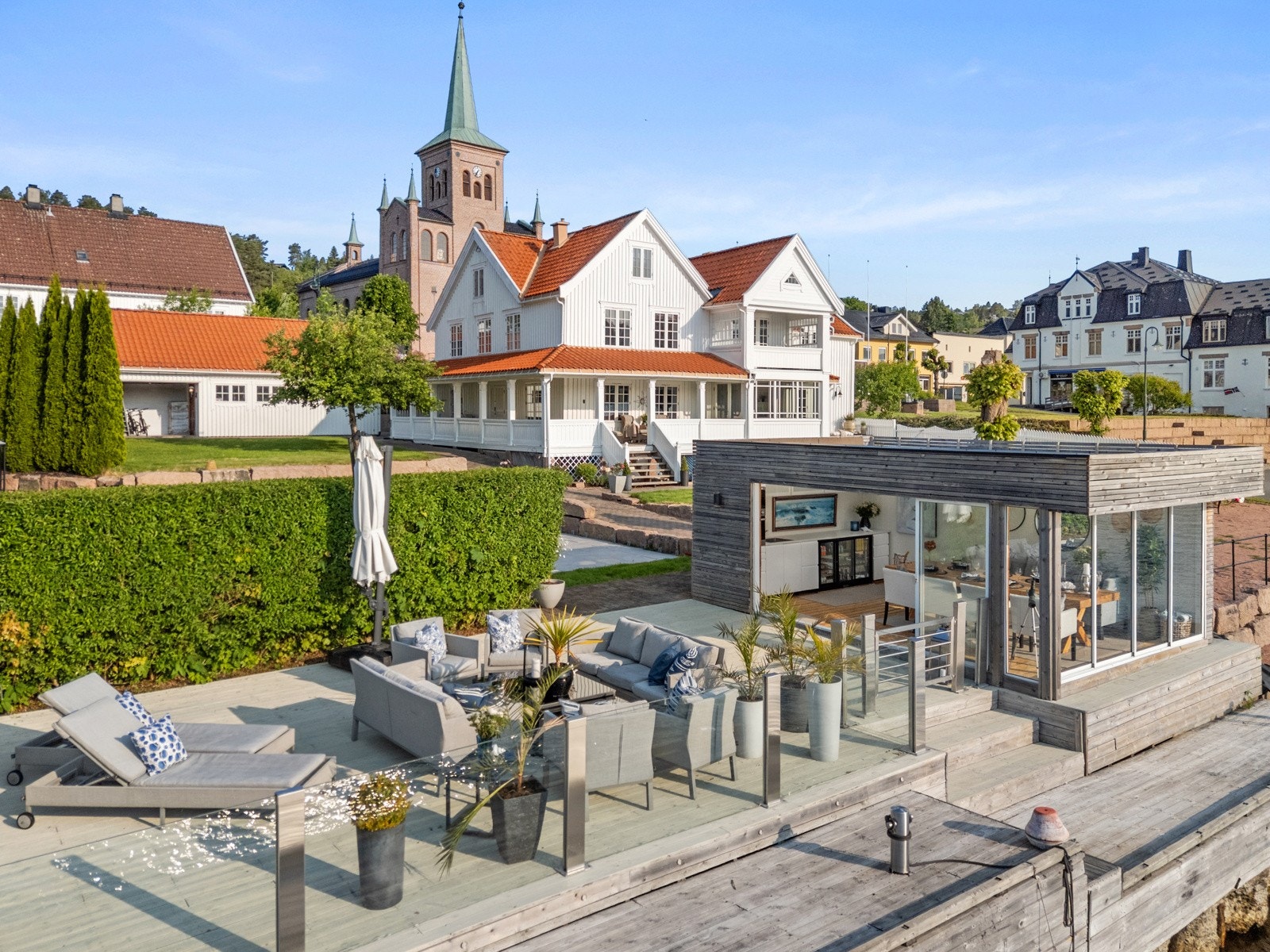Brygge med båtplass. Galleribilde