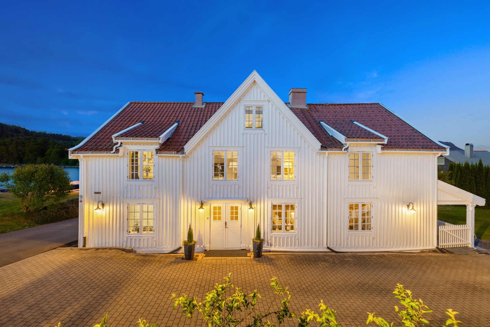 397 kvm fordelt over fire plan. Gulvareal på 497 kvm. Galleribilde