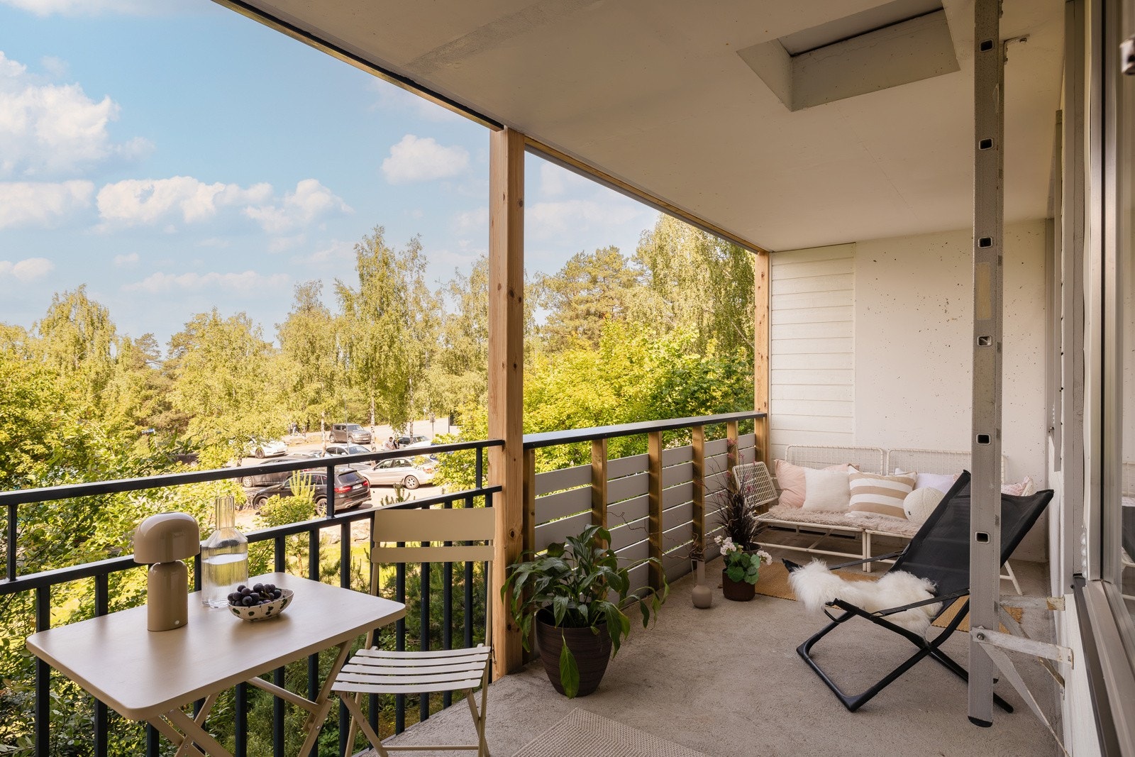 Utgang fra stuen til romslig balkong på hele 13 m². Galleribilde