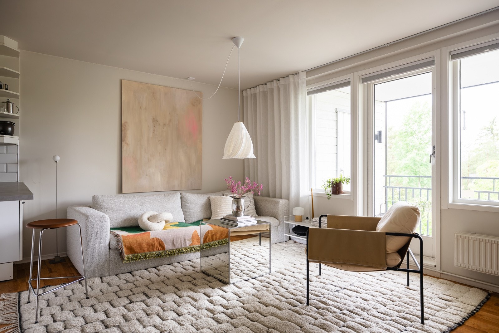 Meget gode vindusflater sikrer rikelig med naturlig lysinnslipp! Galleribilde