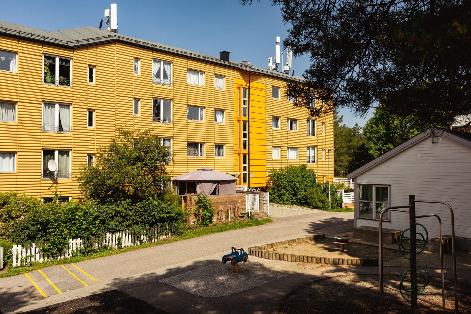 Når du velger bolig, velger du også nabolag. Nærbutikk. Skolevei. Nærhet til naturen. Nye naboer. Rammen rundt der du bor. Galleribilde