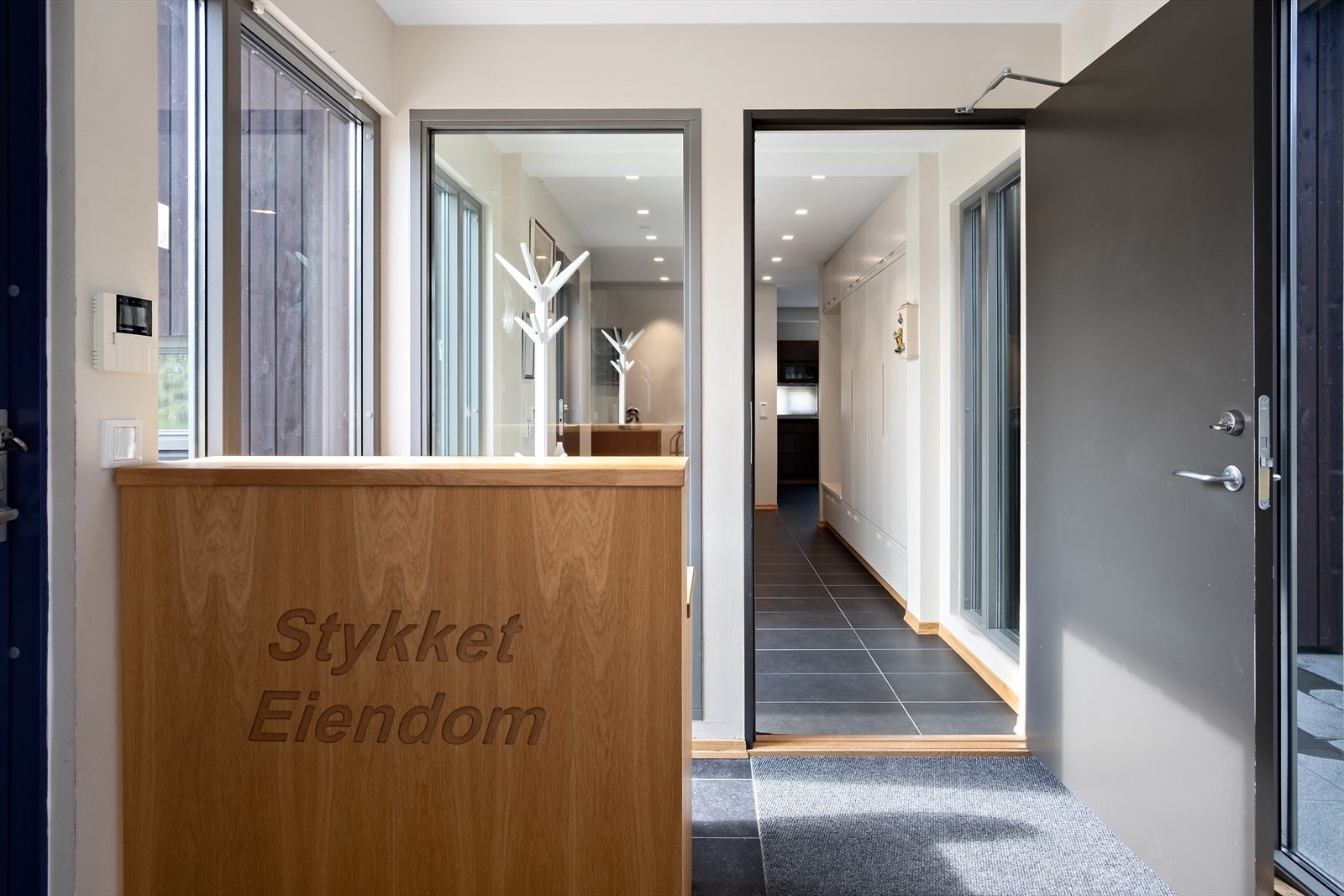 Søndre fløy - inngangsparti Galleribilde