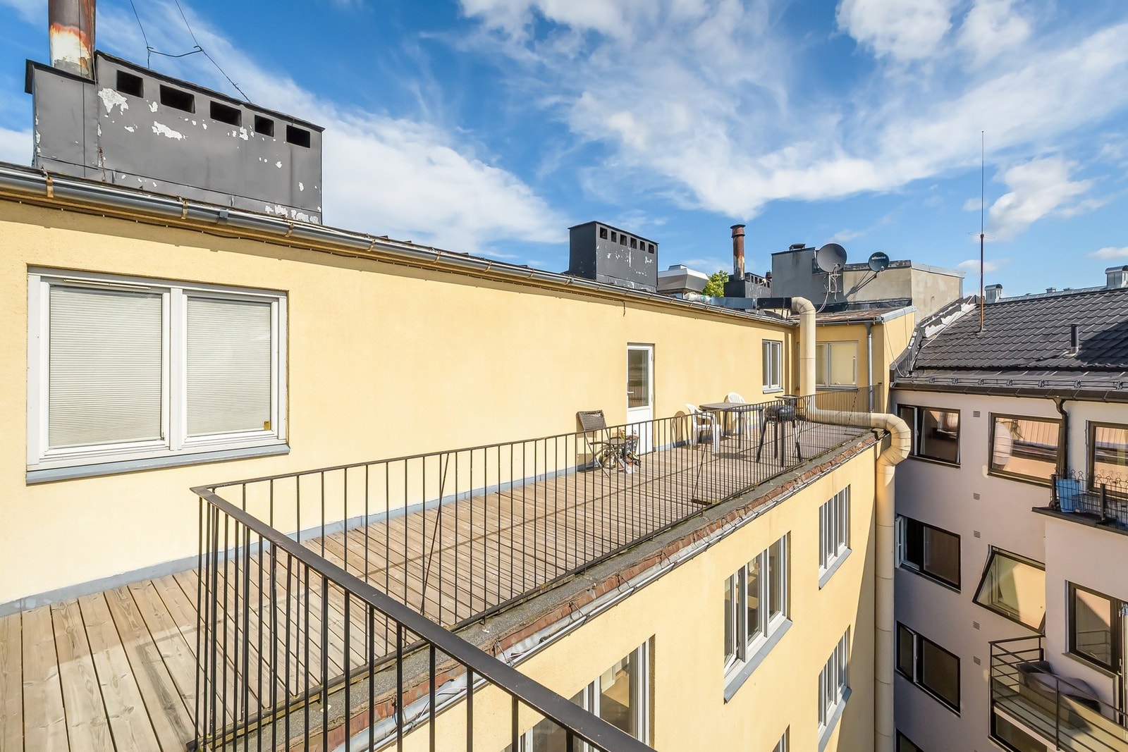 Det er tilgang til en herlig solrik felles takterrasse Galleribilde