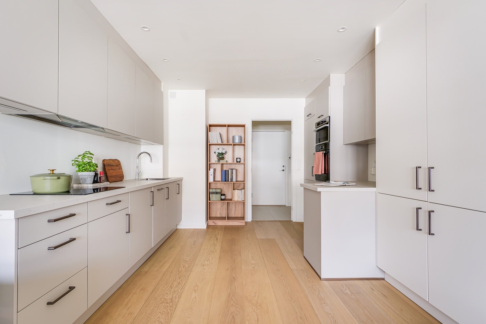 Rommet er svært lyst og luftig som gir en god atmosfære Galleribilde