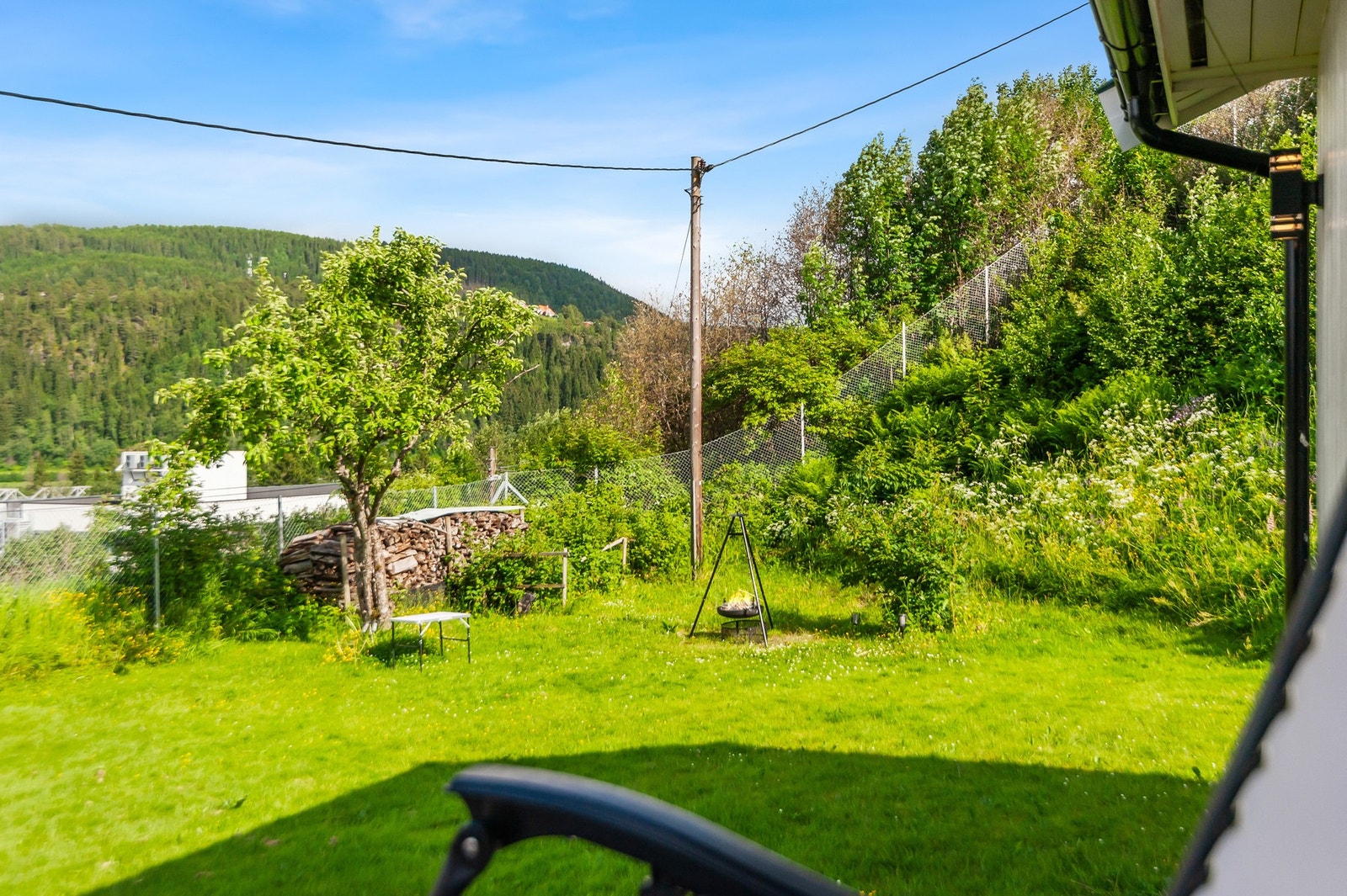 Med en tomt på 1456m² får man flere utesoner. Galleribilde