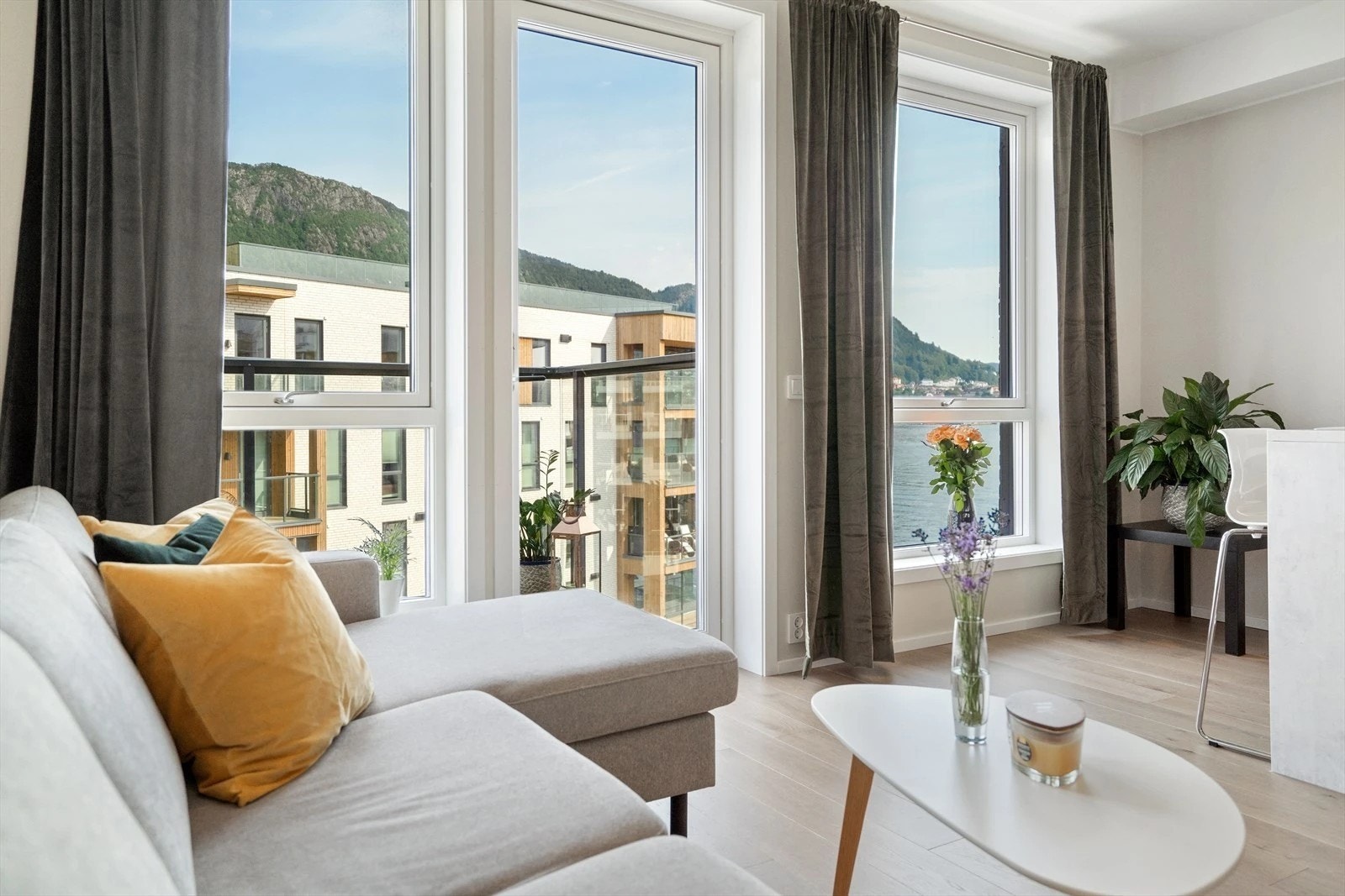 Nyt sjøutsikten fra sofaen. Galleribilde