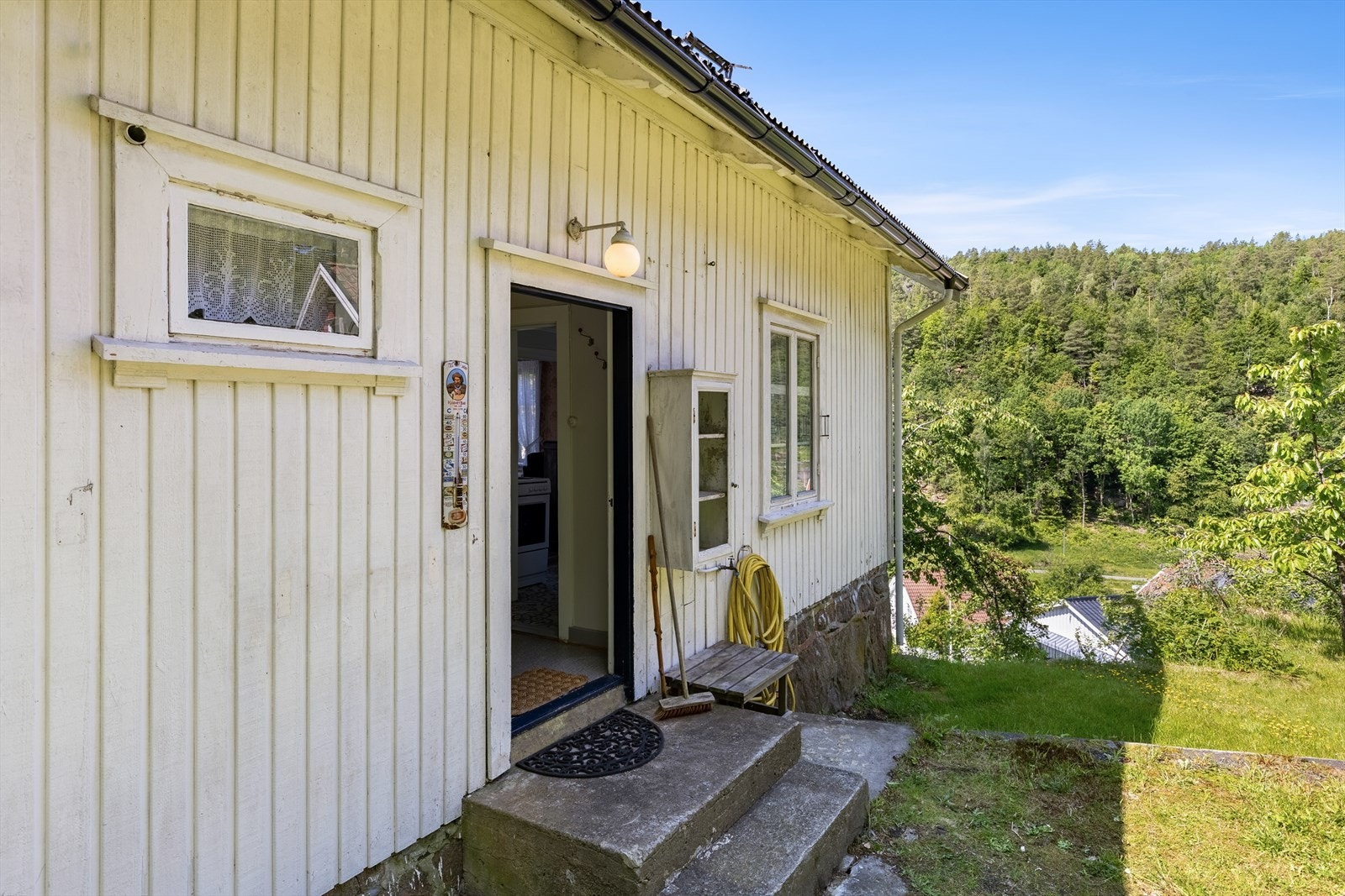 Inngangsparti på boligens bakside Galleribilde