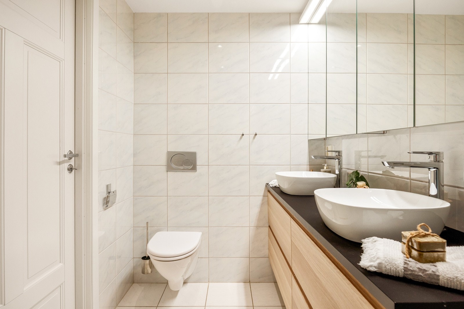 - Vegghengt wc - Galleribilde