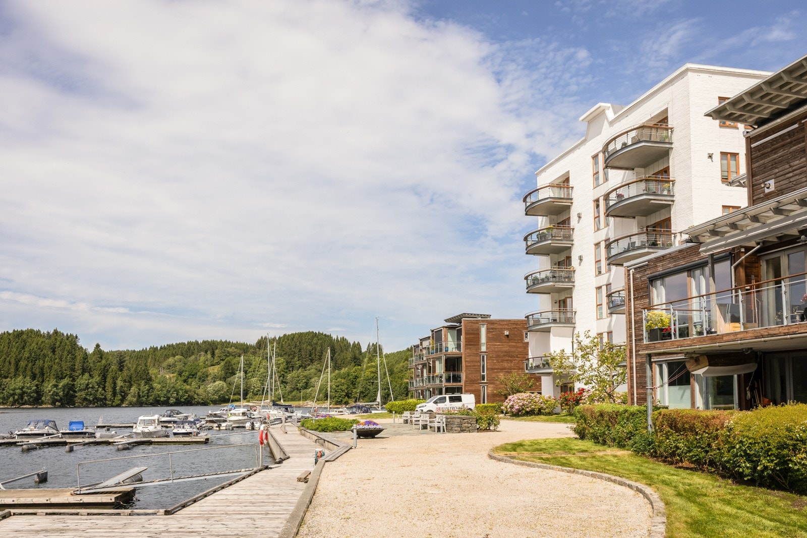 - Det er utleieleilighet i borettslaget som kan leies av beboere for kr 350,- per døgn - Galleribilde